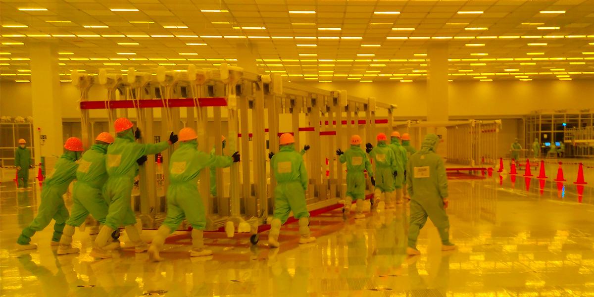 行車、機械手等設備無塵車間搬入及精準就位、安裝作業